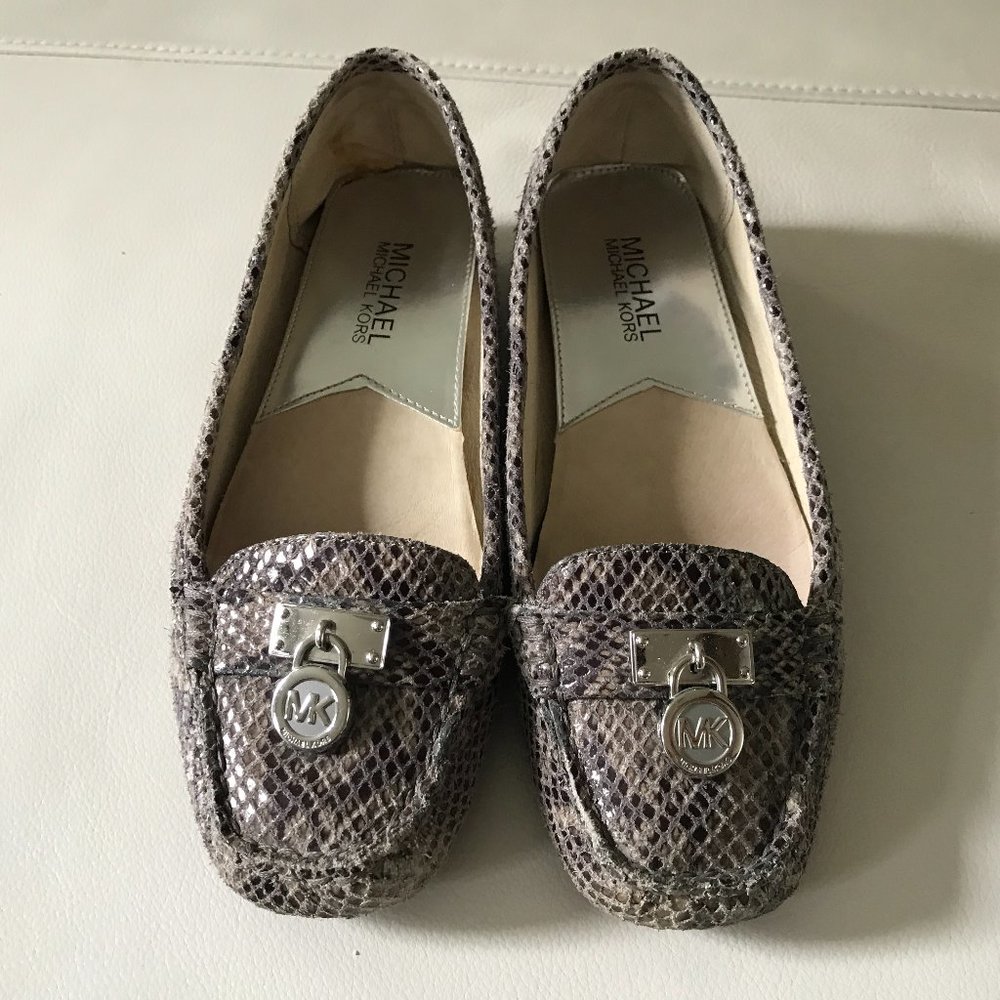 Michael Kors women snakeskin loafers, shoes, Sz 6M